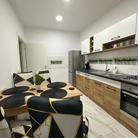 Golden Garden Luxury Apartment In Bucareste Exterior foto